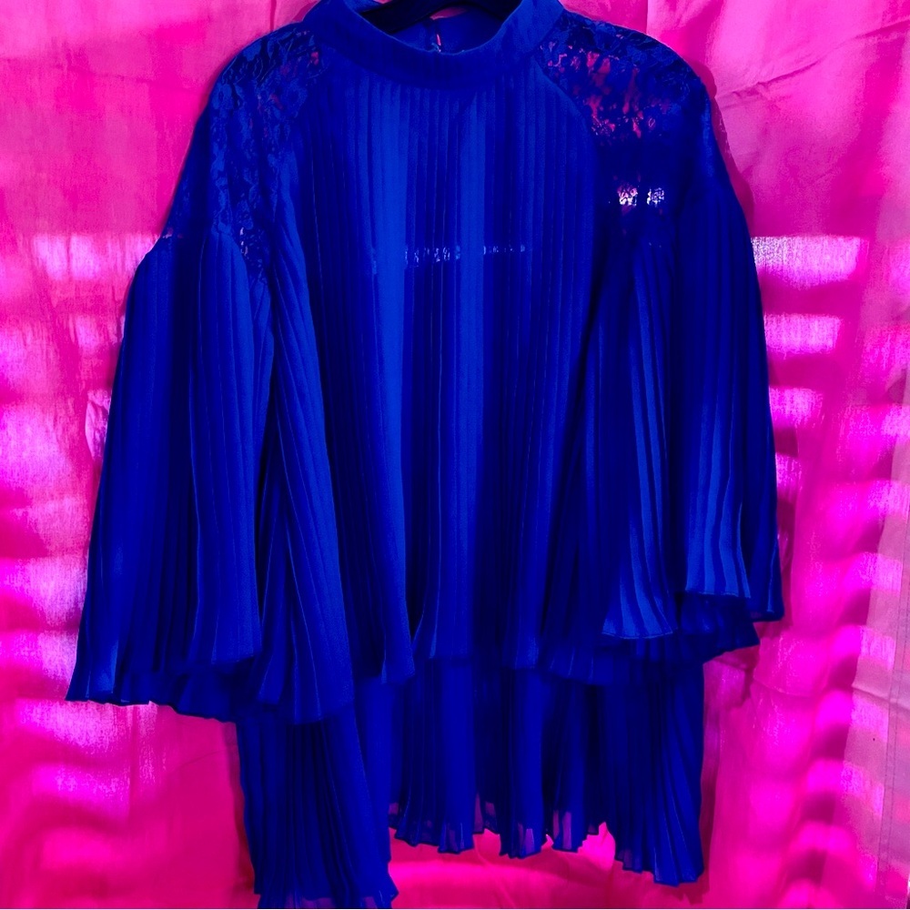 Masseys XL Beautiful Blue Ruffled Layered Lace Neck Top Shirt Blouse